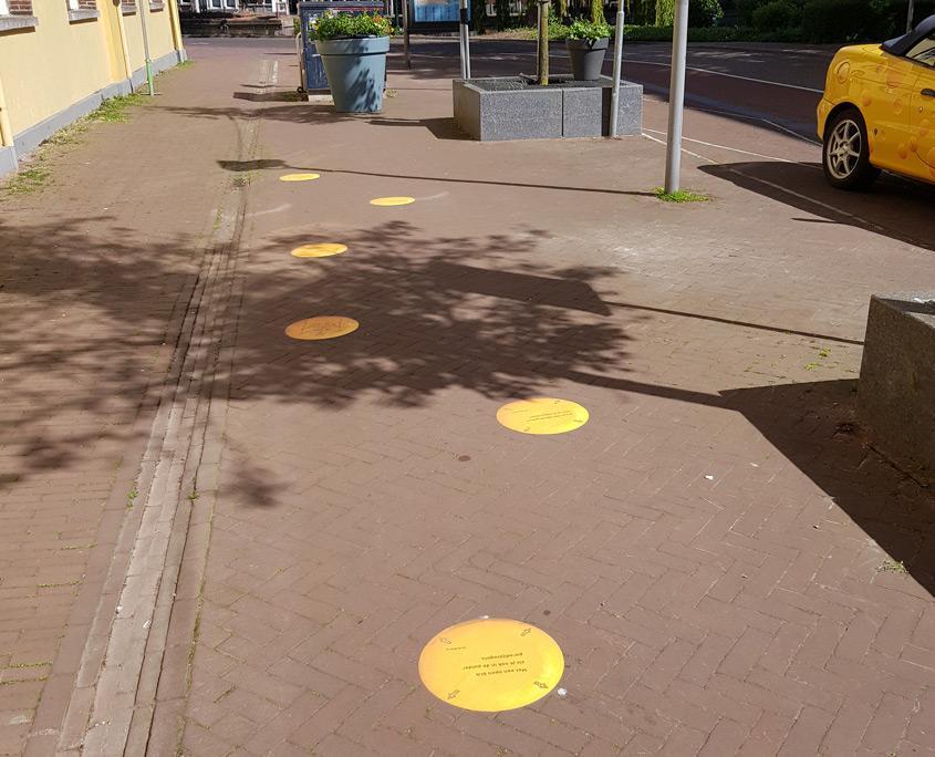 studio-sabine-cartoon-gouda-1,5-meter-afstand-stad-sticker-foto-3
